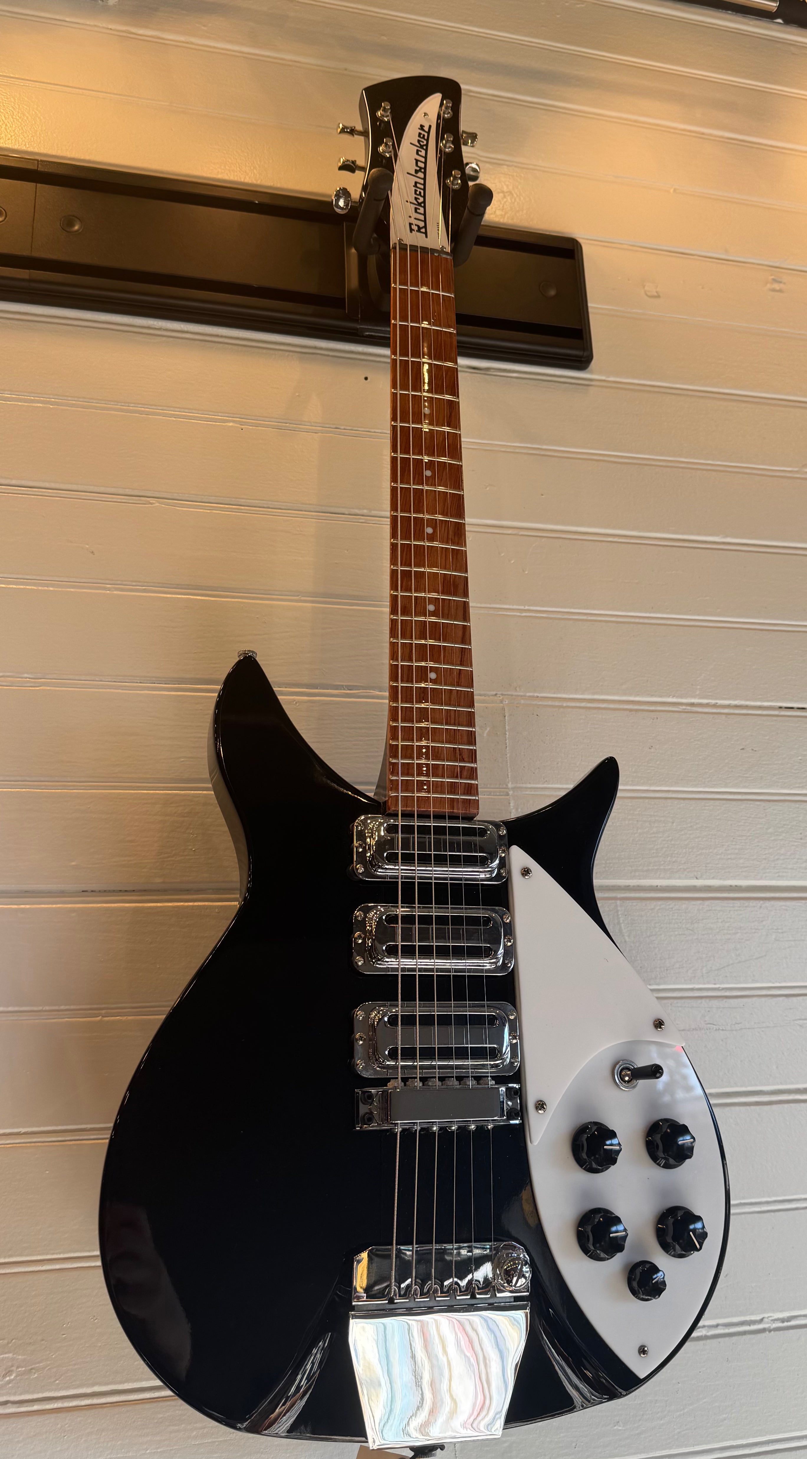Rickenbacker 325C64 Jetglo Miami – Rockin' Ruby's Records Rickenbacker 325C64 Jetglo Miami – Rockin' Ruby's Records